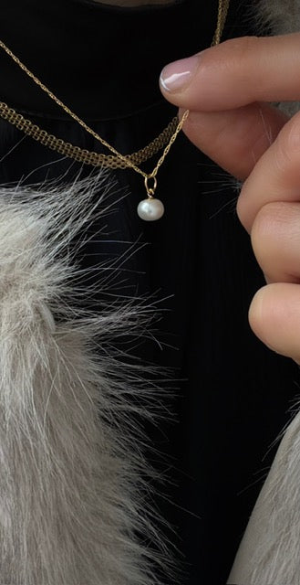 Evie Pearl Necklace